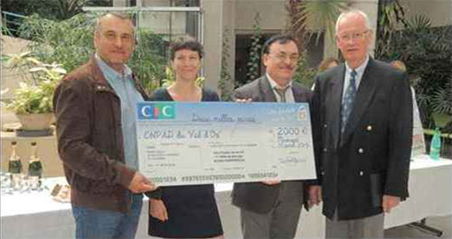 Un chèque de 2000 euros remis par 3R Façades à l’Ehpad de Chasselay