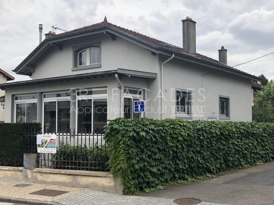 Façadier d'une maison à Sathonay-Camp, 69680, Rhône