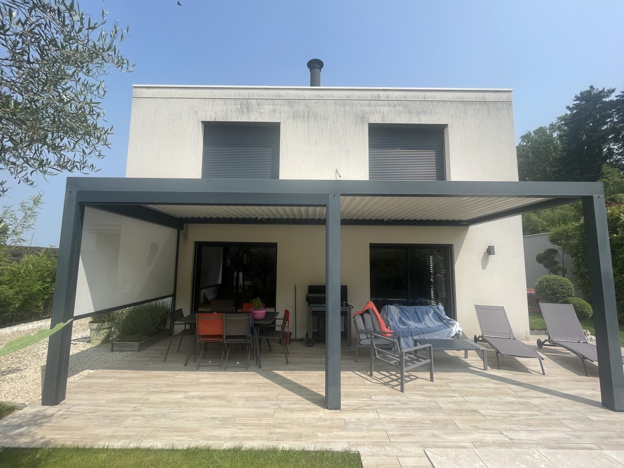 Maison avant l'opération de nettoyage de façade à Limonest, état d’origine -3R Façades