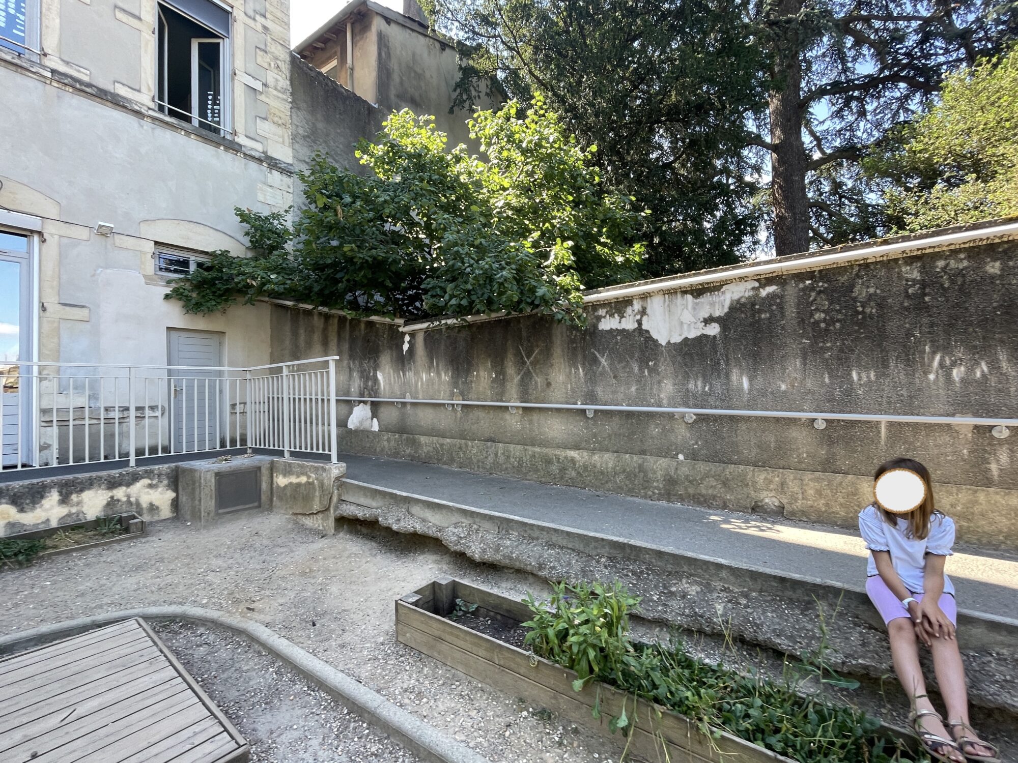 Maison avant l'opération de traitement cointre les remontées d'humidité à Caluire, état d’origine -3R Façades