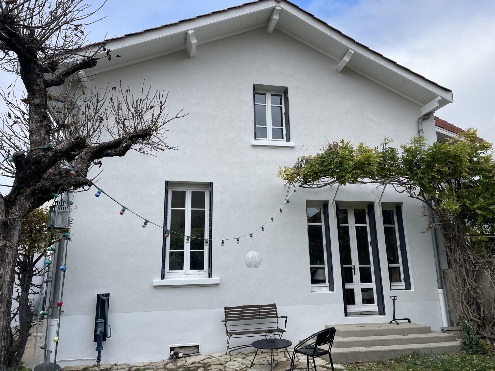 Maison après traitement contre les remontées d'humidité des façades à Caluire- Ravalement effectué -3R Façades