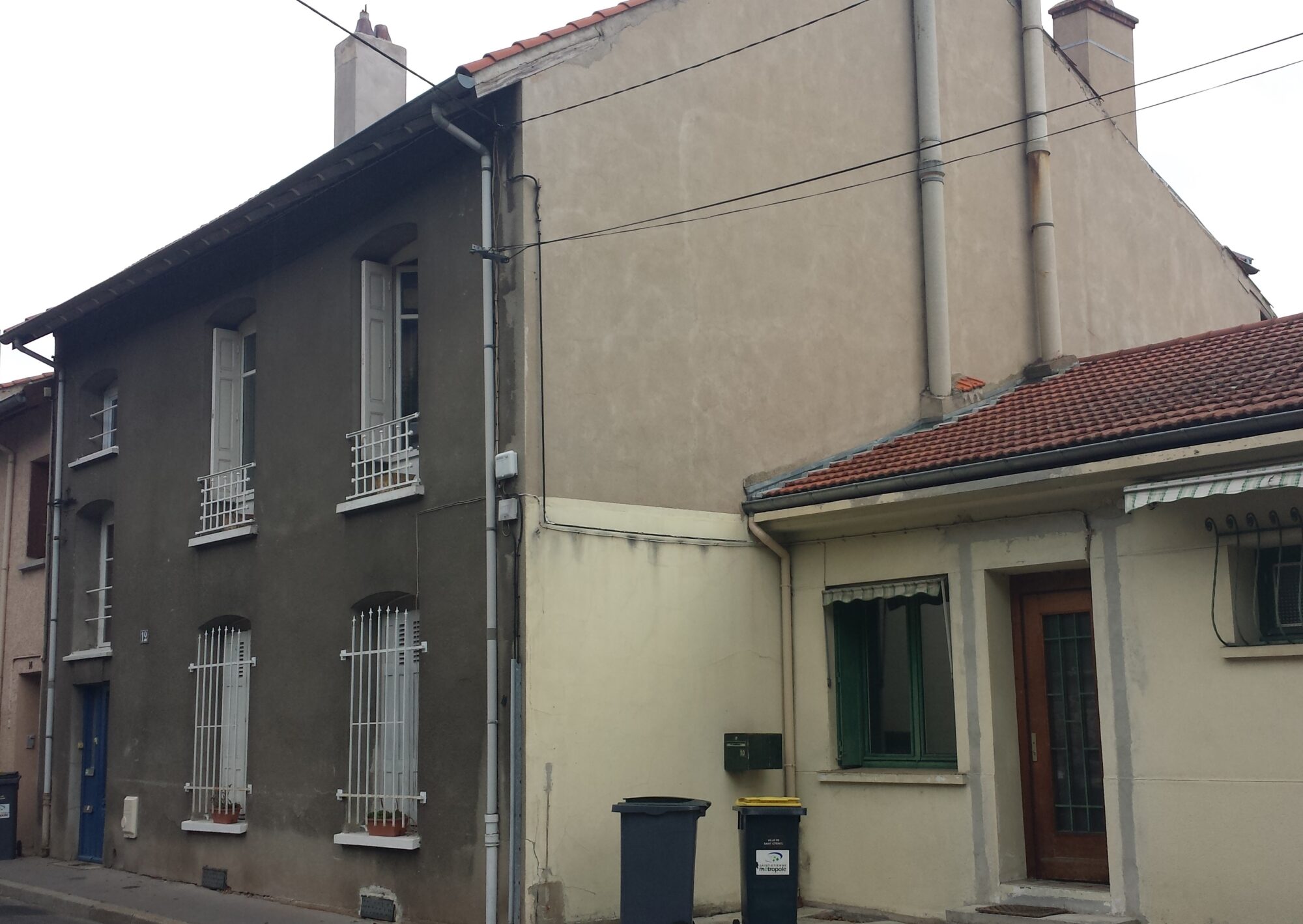 Façade avant mise en peinture à Lyon 4ème arrondissement, état d’origine -3R Façades