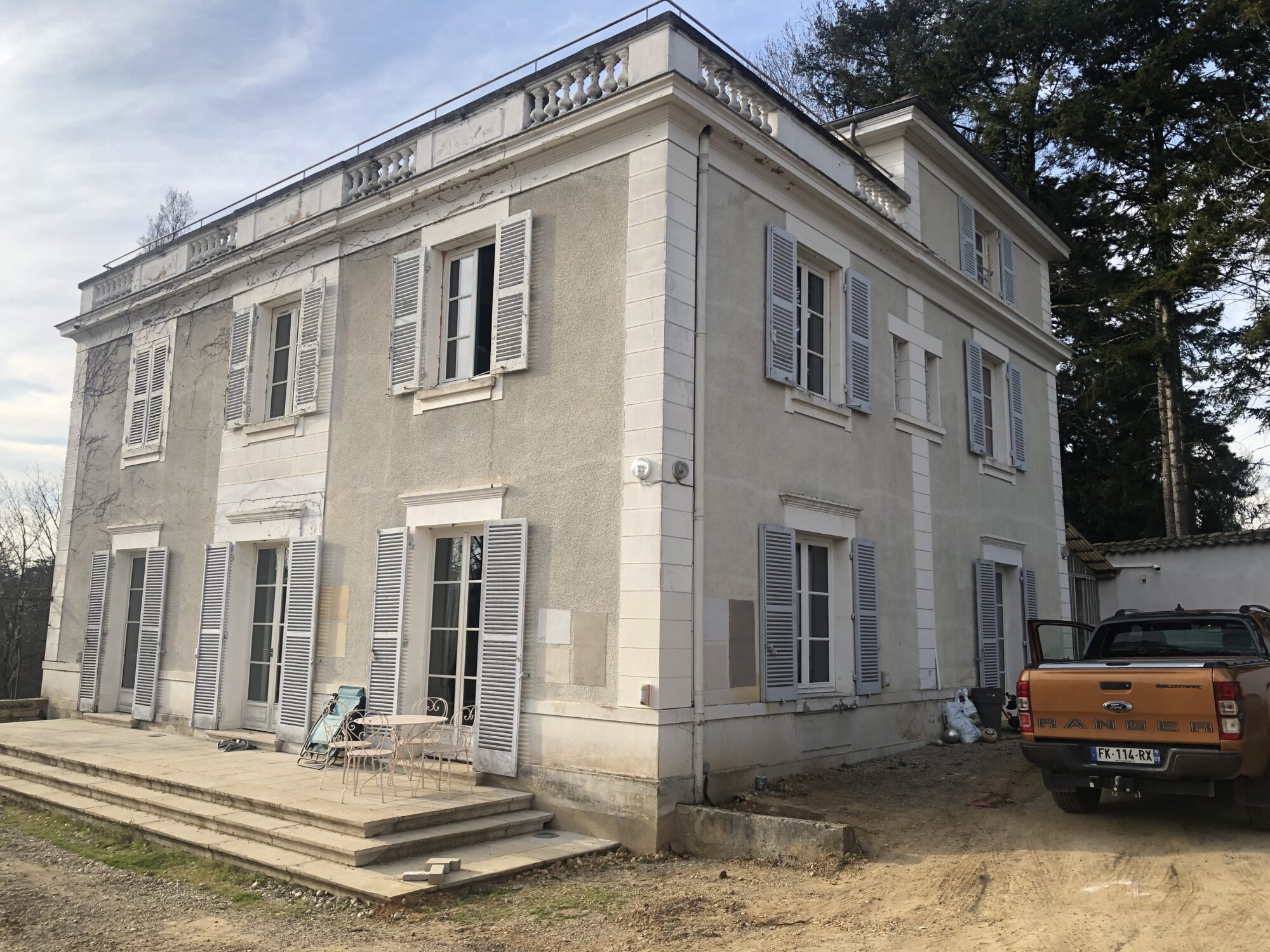 Maison avant l'opération de nettoyage de façade à Lyon 9ème arrondissement, état d’origine -3R Façades