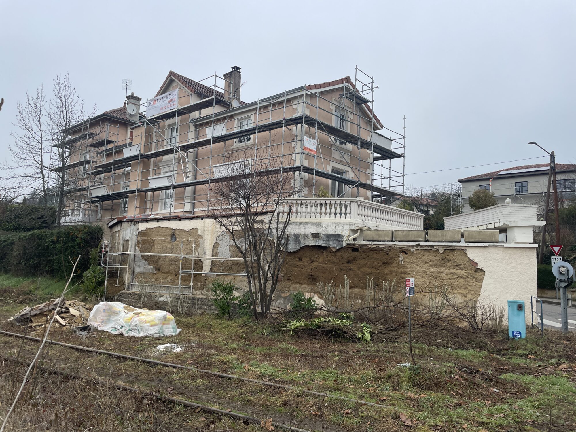Avant travaux de ravalement des façades à Limonest, état d’origine -3R Façades