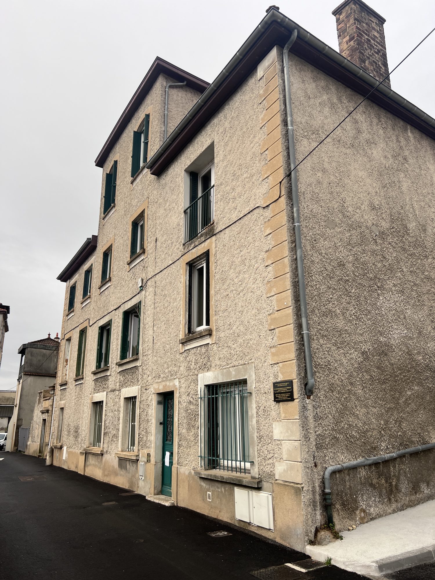 Façade copropriété Caluire 69300 avant ravalement, enduit ciment encrassé et fissures