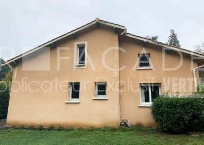 Maison beige avec fenêtres, 3R Façades.