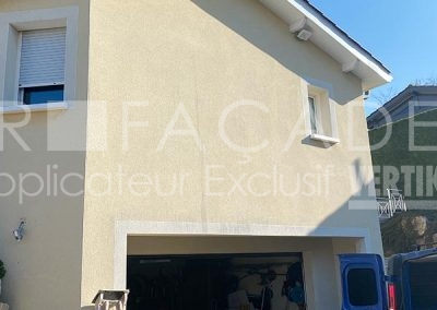 Garage avec porte ouverte, 3R Façades.