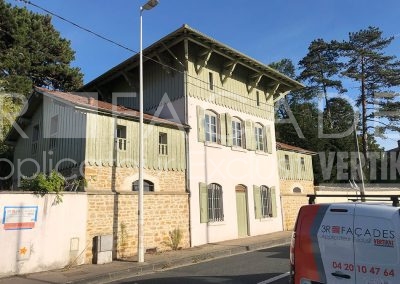 Maison verte avec camion 3R Façades.
