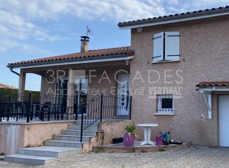 Maison avec balcon et escalier, 3R Façades.