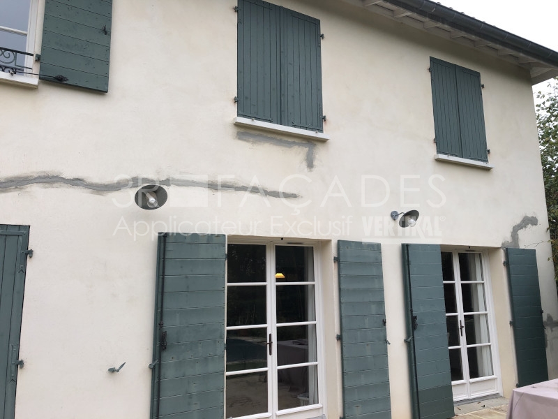 Façade maison fenêtres volets verts 3R Façades