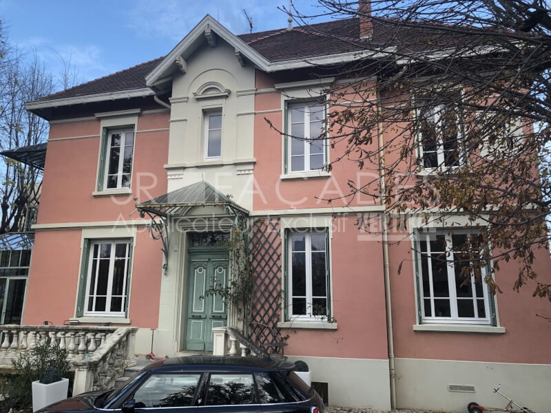 Maison rose avec 3R Façades.