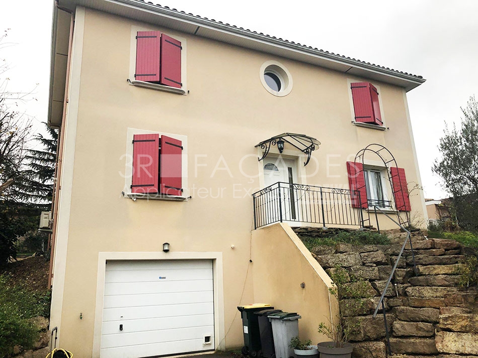 Maison avec volets rouges 3R Façades.