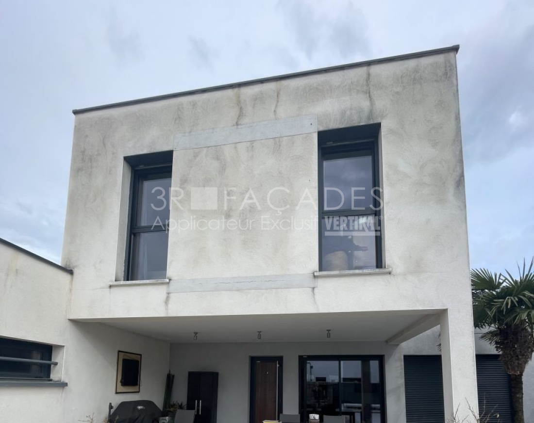 Façade moderne avec fenêtres 3R.